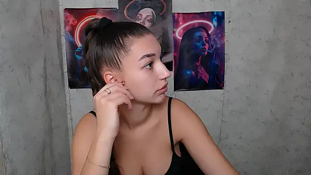 Snapshot of KarolinaRosse_ chatting on 09-26-25, 05:00 KarolinaRosse  online show from 09-26-25, 05:00