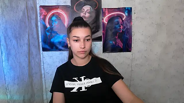 Snapshot of KarolinaRosse_ chatting on 10-14-25, 04:57 KarolinaRosse  online show from 10-14-25, 04:57