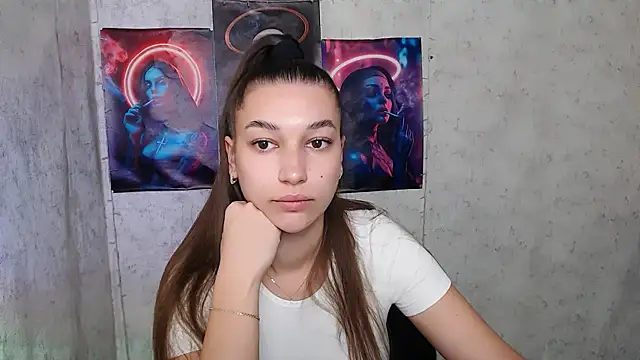 Snapshot of KarolinaRosse_ chatting on 10-15-25, 05:40 KarolinaRosse  online show from 10-15-25, 05:40