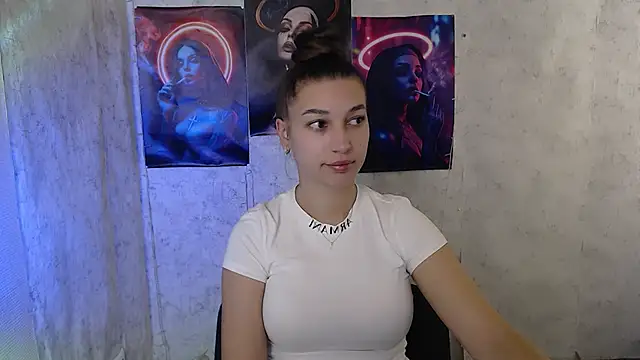 Snapshot of KarolinaRosse_ chatting on 10-17-25, 05:21 KarolinaRosse  online show from 10-17-25, 05:21
