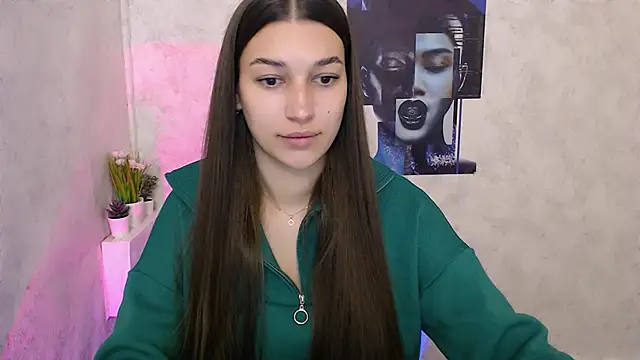 Snapshot of KarolinaRosse_ chatting on 10-18-25, 05:43 KarolinaRosse  online show from 10-18-25, 05:43