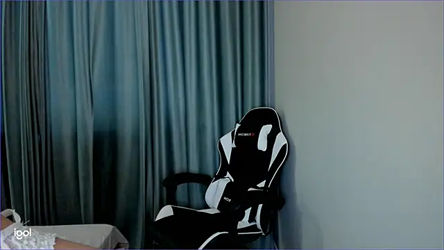 Snapshot of dragon_princesss chatting on 09-28-25, 12:32 dragon princesss online show from 09-28-25, 12:32