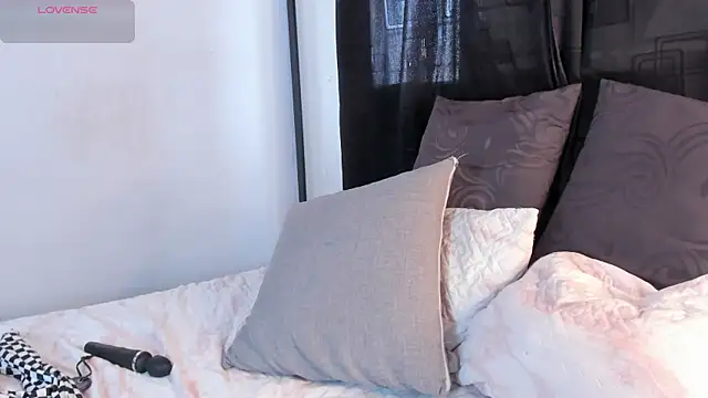 Snapshot of litarossana chatting on 10-25-25, 03:07 litarossana online show from 10-25-25, 03:07