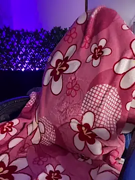 bonnie 18x online show from 11-12-25, 10:52