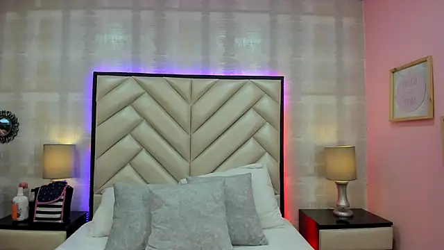 HazelMoret online show from 09-13-25, 11:21