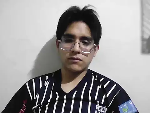 Snapshot of HardDick2 chatting on 03-06-26, 06:43 HardDick2 online show from 03-06-26, 06:43