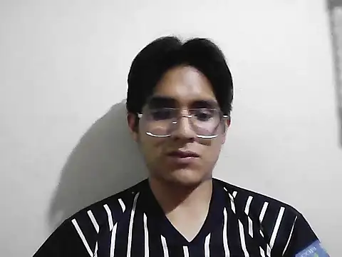 Snapshot of HardDick2 chatting on 03-10-26, 04:50 HardDick2 online show from 03-10-26, 04:50