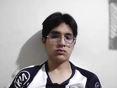 Snapshot of HardDick2 chatting on 03-11-26, 05:46 HardDick2 online show from 03-11-26, 05:46