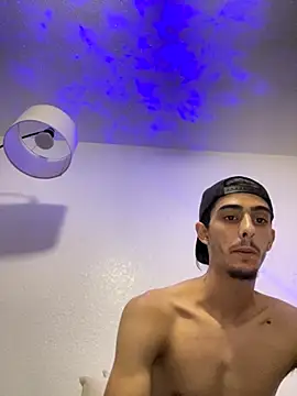 Snapshot of kennylove420 chatting on 10-06-25, 04:10 kennylove420 online show from 10-06-25, 04:10