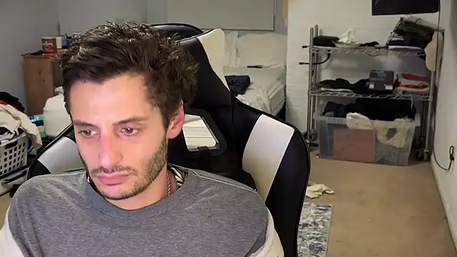 Snapshot of Dylansd chatting on 12-25-24, 04:54 Dylansd online show from 12-25-24, 04:54