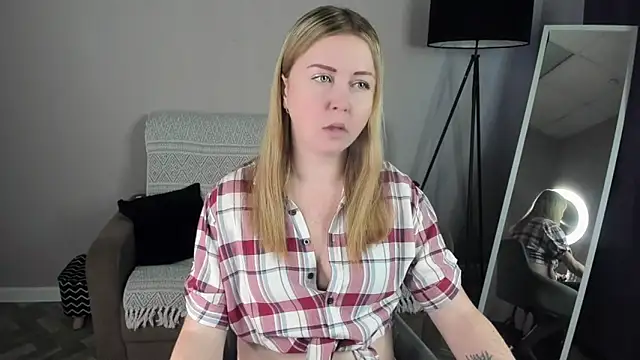 BettyBloom69 online show from 12-17-25, 05:13