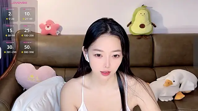 Snapshot of Yilin1999 chatting on 12-24-24, 02:43 Yilin1999 online show from 12-24-24, 02:43