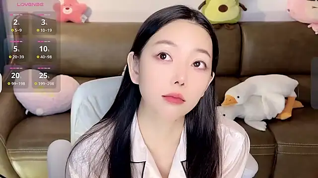 Snapshot of Yilin1999 chatting on 01-25-25, 01:54 Yilin1999 online show from 01-25-25, 01:54