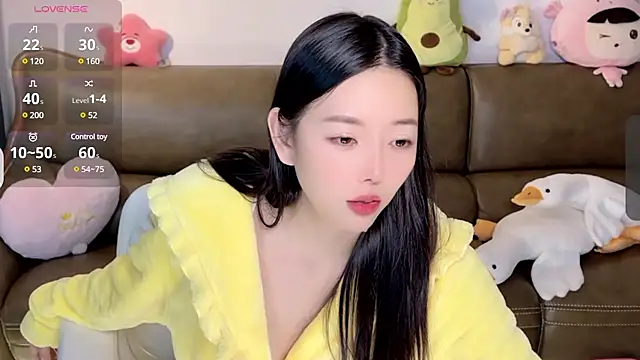 Snapshot of Yilin1999 chatting on 02-07-25, 05:40 Yilin1999 online show from 02-07-25, 05:40