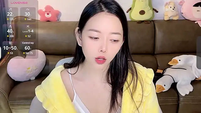 Snapshot of Yilin1999 chatting on 02-08-25, 02:58 Yilin1999 online show from 02-08-25, 02:58