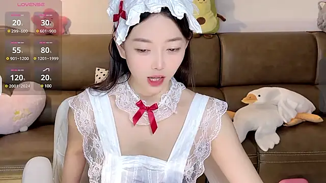 Snapshot of Yilin1999 chatting on 02-10-25, 04:14 Yilin1999 online show from 02-10-25, 04:14