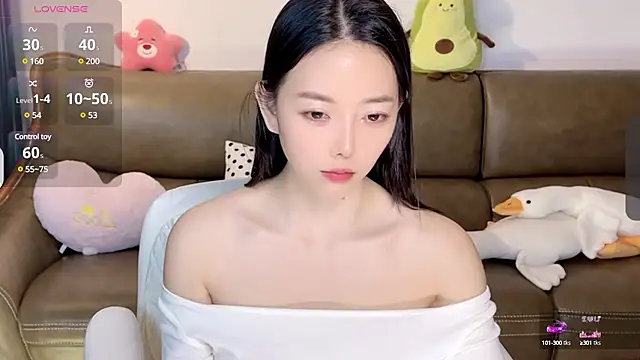 Snapshot of Yilin1999 chatting on 02-13-25, 07:21 Yilin1999 online show from 02-13-25, 07:21