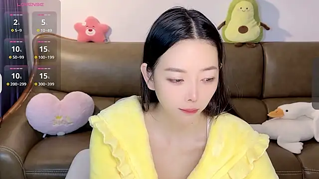 Snapshot of Yilin1999 chatting on 02-15-25, 12:54 Yilin1999 online show from 02-15-25, 12:54