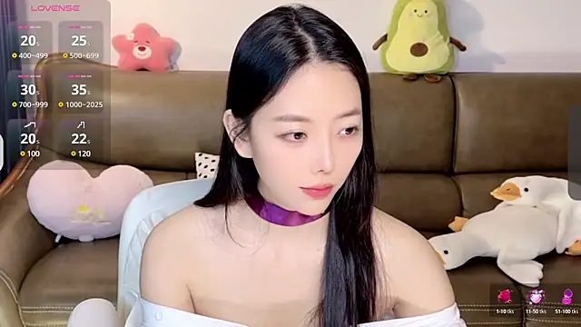 Snapshot of Yilin1999 chatting on 02-16-25, 06:43 Yilin1999 online show from 02-16-25, 06:43