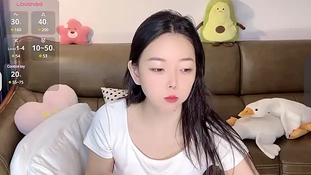 Snapshot of Yilin1999 chatting on 02-21-25, 10:26 Yilin1999 online show from 02-21-25, 10:26