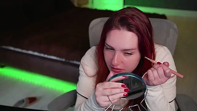 LisaElfy online show from 04-28-26, 01:49