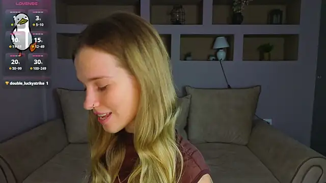 Snapshot of LinaCristonsen chatting on 10-05-25, 03:10 LinaCristonsen online show from 10-05-25, 03:10