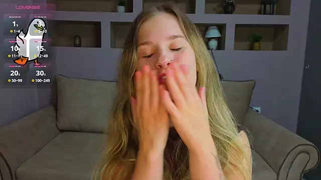 Snapshot of LinaCristonsen chatting on 10-09-25, 04:49 LinaCristonsen online show from 10-09-25, 04:49