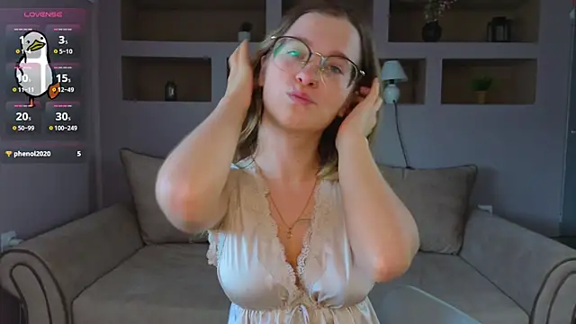 Snapshot of LinaCristonsen chatting on 10-29-25, 01:35 LinaCristonsen online show from 10-29-25, 01:35