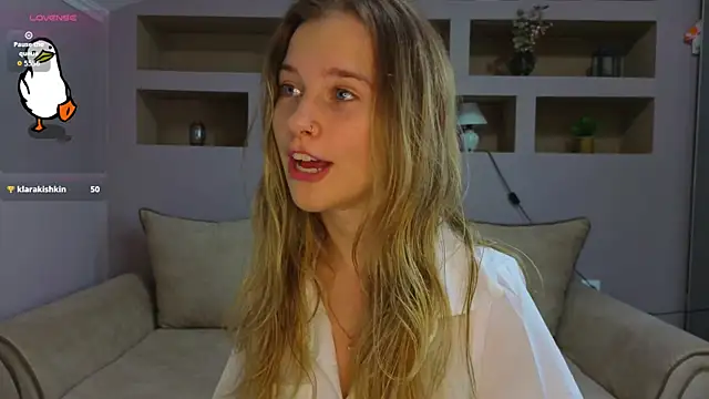 Snapshot of LinaCristonsen chatting on 10-30-25, 04:08 LinaCristonsen online show from 10-30-25, 04:08