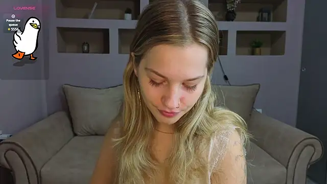 Snapshot of LinaCristonsen chatting on 11-16-25, 03:17 LinaCristonsen online show from 11-16-25, 03:17
