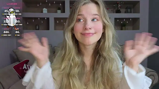 Snapshot of LinaCristonsen chatting on 11-25-25, 02:06 LinaCristonsen online show from 11-25-25, 02:06