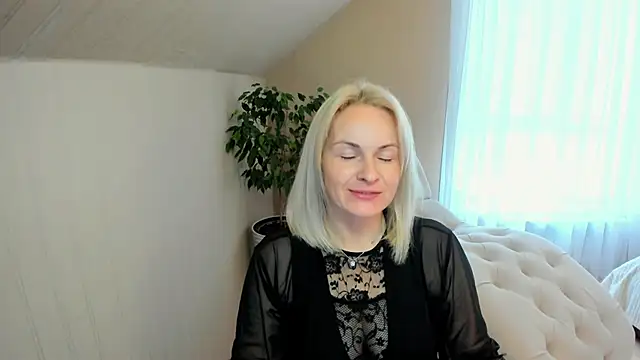 Snapshot of Alicee_Gracee chatting on 12-13-24, 09:02 Alicee Gracee online show from 12-13-24, 09:02