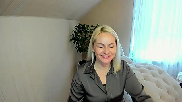 Snapshot of Alicee_Gracee chatting on 12-17-24, 11:17 Alicee Gracee online show from 12-17-24, 11:17