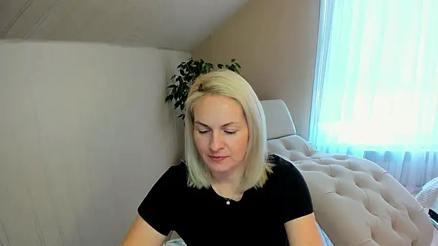 Snapshot of Alicee_Gracee chatting on 12-21-24, 08:18 Alicee Gracee online show from 12-21-24, 08:18