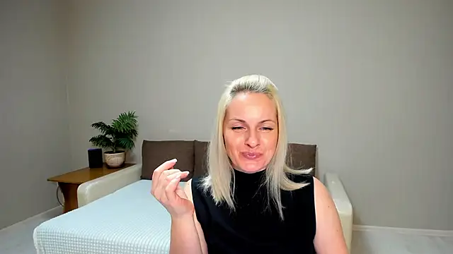 Snapshot of Alicee_Gracee chatting on 01-29-25, 07:00 Alicee Gracee online show from 01-29-25, 07:00