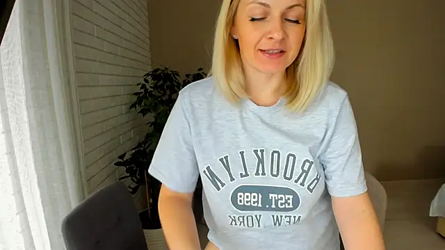 Snapshot of Alicee_Gracee chatting on 02-03-25, 07:51 Alicee Gracee online show from 02-03-25, 07:51