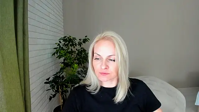 Snapshot of Alicee_Gracee chatting on 02-07-25, 12:39 Alicee Gracee online show from 02-07-25, 12:39