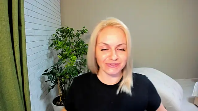 Snapshot of Alicee_Gracee chatting on 02-07-25, 03:41 Alicee Gracee online show from 02-07-25, 03:41