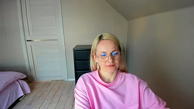 Snapshot of Alicee_Gracee chatting on 03-11-25, 12:28 Alicee Gracee online show from 03-11-25, 12:28