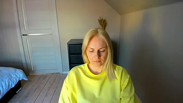 Snapshot of Alicee_Gracee chatting on 03-21-25, 11:01 Alicee Gracee online show from 03-21-25, 11:01