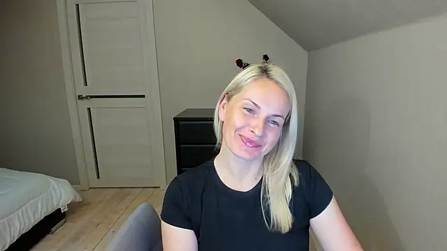 Snapshot of Alicee_Gracee chatting on 09-29-25, 09:19 Alicee Gracee online show from 09-29-25, 09:19