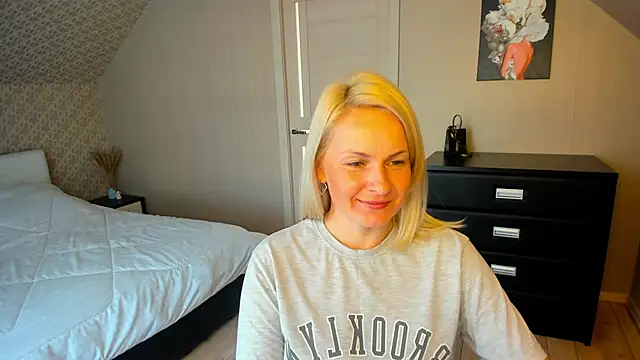 Snapshot of Alicee_Gracee chatting on 11-26-25, 10:16 Alicee Gracee online show from 11-26-25, 10:16