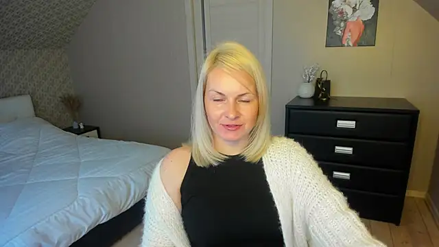 Snapshot of Alicee_Gracee chatting on 11-28-25, 07:33 Alicee Gracee online show from 11-28-25, 07:33