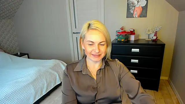 Snapshot of Alicee_Gracee chatting on 12-04-25, 09:29 Alicee Gracee online show from 12-04-25, 09:29