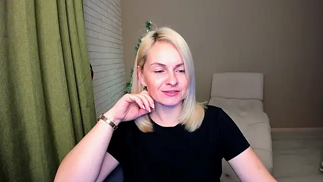 Snapshot of Alicee_Gracee chatting on 12-13-25, 07:53 Alicee Gracee online show from 12-13-25, 07:53