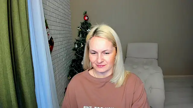 Snapshot of Alicee_Gracee chatting on 12-17-25, 12:11 Alicee Gracee online show from 12-17-25, 12:11