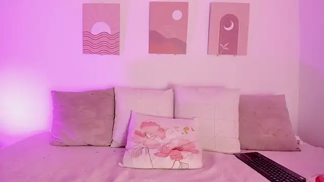 Snapshot of Mia_Heartt chatting on 01-09-25, 07:08 Mia Heartt online show from 01-09-25, 07:08