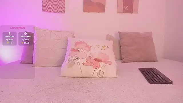 Snapshot of Mia_Heartt chatting on 02-09-25, 07:19 Mia Heartt online show from 02-09-25, 07:19