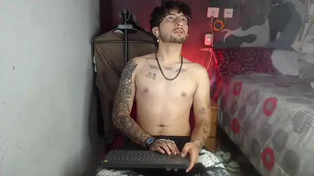 Snapshot of Dereck_Dickson chatting on 11-13-25, 03:05 Dereck Dickson online show from 11-13-25, 03:05