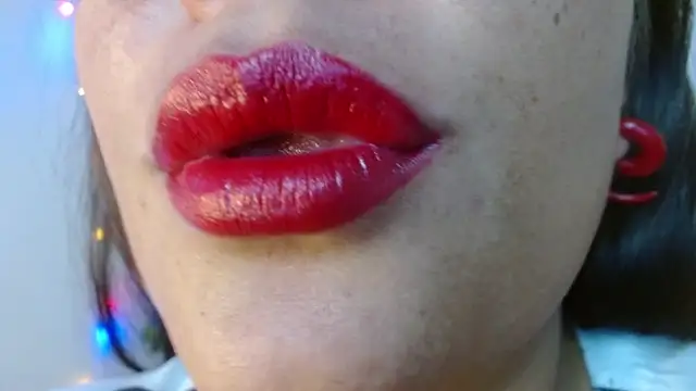 Snapshot of miss_evoleth2 chatting on 03-30-26, 12:11 miss evoleth2 online show from 03-30-26, 12:11